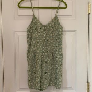 Super cute romper with pockets